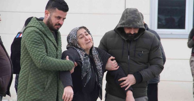 Motosiklet kazasında oğlunu kaybeden anne morgda sinir krizi geçirdi