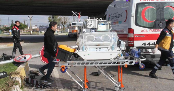 Kontrolden çıkan otomobil ortalığı savaş alanına çevirdi, yaralının yardımına bebek almaya giden sağlık ekipleri yetişti