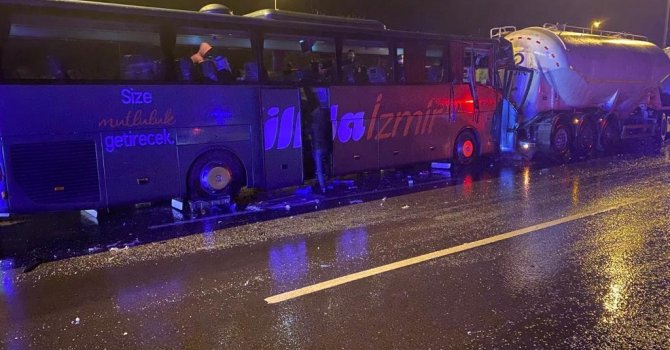 TEM Otoyolu’nda zincirleme kaza: 13 yaralı