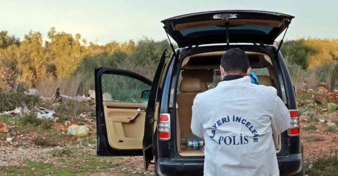 Otomobilin camını kırıp 30 bin liralık bilgisayar çaldılar, köşeye sıkışınca araçlarını bırakıp kaçtılar