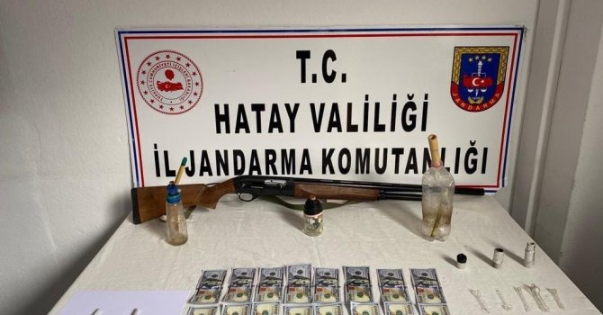 Hatay’da uyuşturucu operasyonunda sahte para çıktı