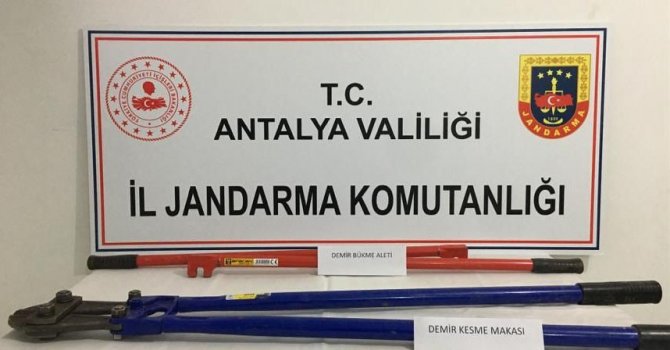 Aynı gün 4 farklı inşaattan 350 bin TL değerinde malzeme çalan 3 şüpheli yakayı ele verdi