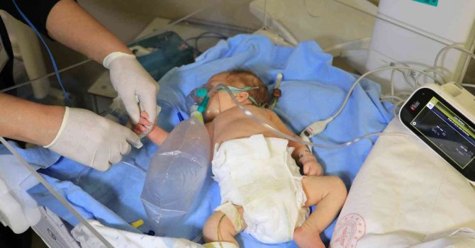 Hasta bebeğiyle otoyolda 12 saat mahsur kalan baba konuştu