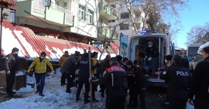 Üzerine demir branda düşen kadın hayatını kaybetti