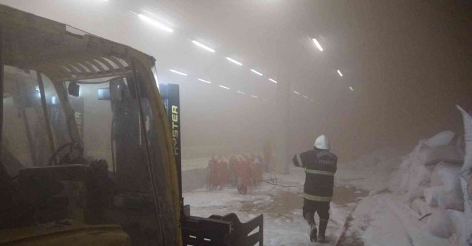 Tekstil fabrikasındaki yangın büyümeden söndürüldü