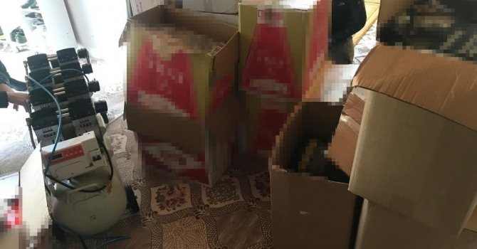 Antalya’da kaçak sigara imalathanesine baskın:2 gözaltı