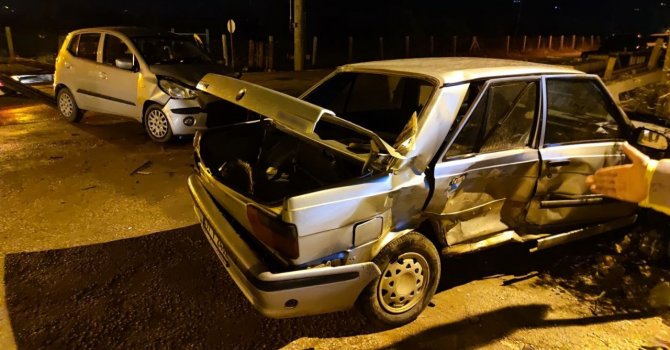 Antalya’da trafik kazası: 3 yaralı