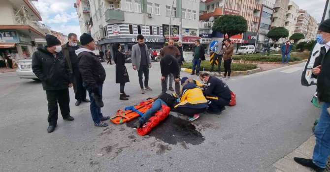 Otomobil ile motosiklet kavşakta çarpıştı: 1 yaralı