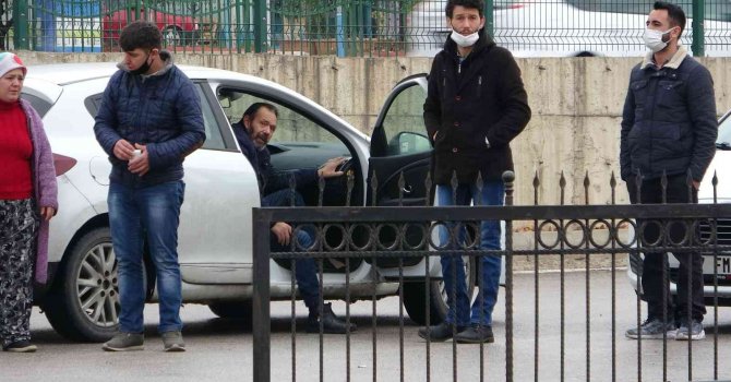 Motosiklet tutkunu genç kazada hayatını kaybetti, acılı baba cenazenin alınmasını araçtan izleyebildi