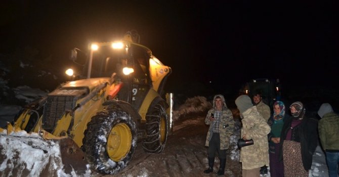 Karda çadırları zarar göden Yörüklere çadır yardımı yapıldı