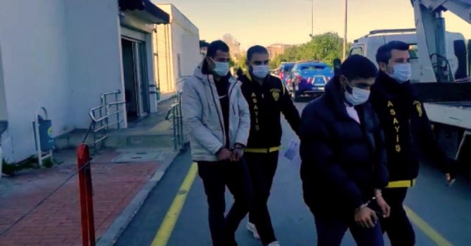 Kadının çantasını çalan kapkaççılar tutuklandı