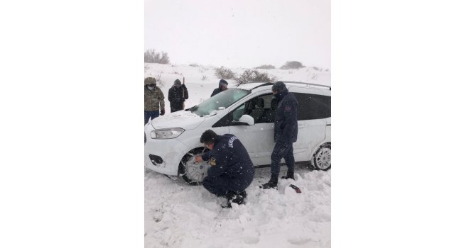 Kahramanmaraş’ta karda mahsur kalan 5 kişi kurtarıldı