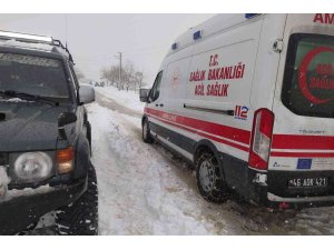 Kara saplanan ambulansı Off-Rod ekipleri kurtardı