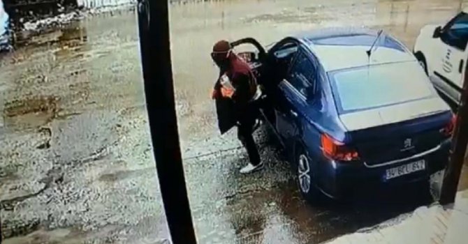 Otomobilden 82 bin lira çalan iki zanlı tutuklandı