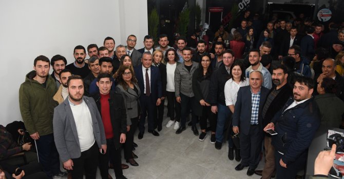 Başkan Adayı Böcek’e büyük sevgi gösterisi