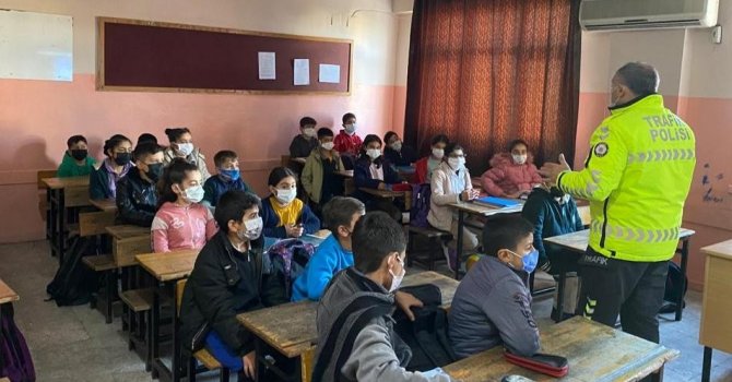 Öğretmen ve öğrencilere trafik eğitimi