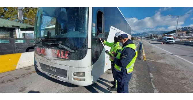 Burdur’da yük ve yolcu taşıyan araç sürücülerinin dinlenme sürelerini denetledi
