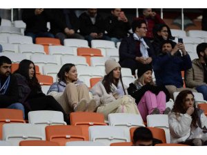 Adana Demirspor’da kadın taraftar sayısı artıyor