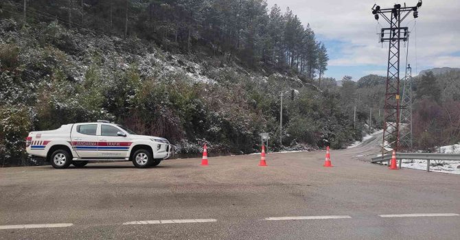 Burdur’da Çobanpınar köyü ulaşıma kapatıldı