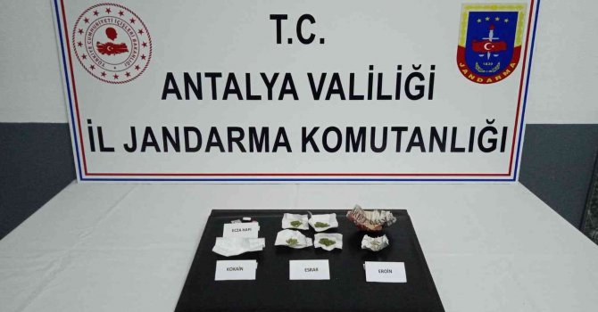 Araç içerisinde uyuşturucu madde ele geçirildi