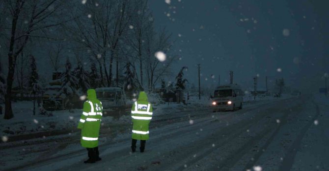 Antalya-Konya karayolu tüm araç trafiğine kapatıldı