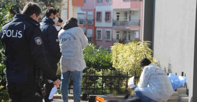 Antalya’da bina bahçesinde şüpheli ölüm
