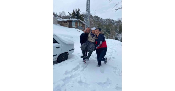 Donmak üzere olan 90 yaşındaki kadını itfaiye kurtardı