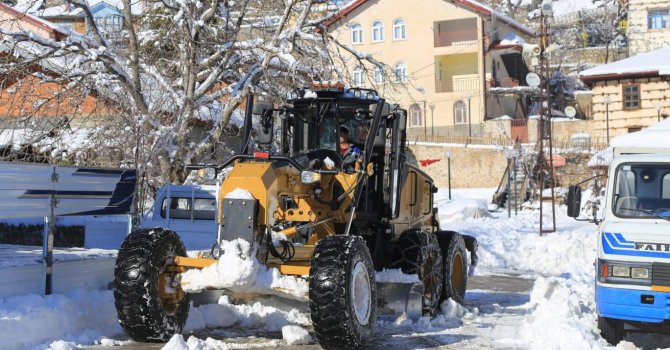 Antalya’nın Akseki ilçesinde 37 mahalle yolu kar sebebiyle kapalı
