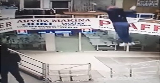 İş hanının ikinci katından düştü