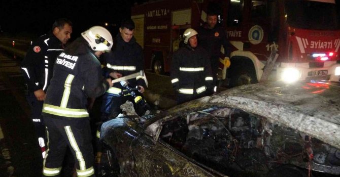 Seyir halindeki otomobil cayır cayır yandı