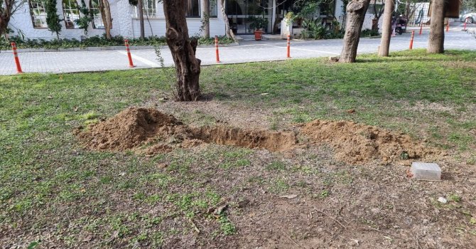 Mezar kazılıyor ihbarı ile olay yerine giden ekipler, korkunç cinayet ile karşılaştı