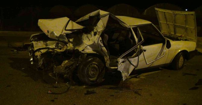 Kamyonet araca çarptı, aynı aileden 3 kişi ağır yaralandı