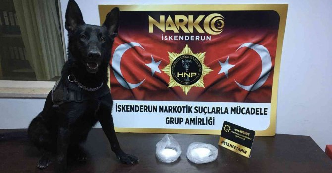 Otomobilin motorundan uyuşturucu çıktı