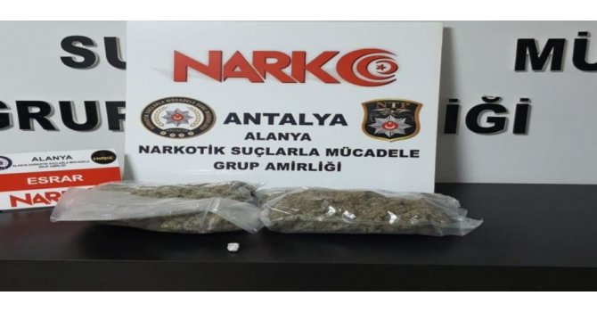 Otogarda şüpheli şahsın üzerinden 960 gram esrar çıktı