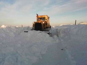 Mut’un yüksek kesimlerinde karla mücadele