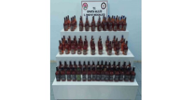 Isparta’da aranan araçta 95 şişe kaçak alkol çıktı