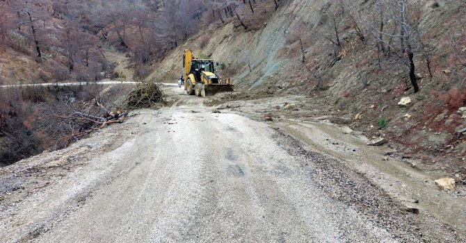 Manavgat’ta şiddetli yağış heyelana sebep oldu