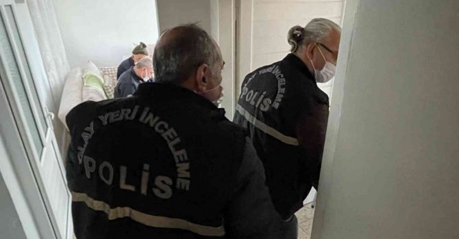 Yaşlı kadın yemek yaparken çıkan yangında öldü