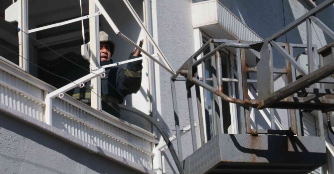 Mutfakta çıkan yangın korkuttu