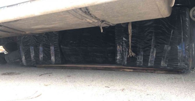 Kamyonetin altından, koltuk döşemesinden kaçak sigara çıktı