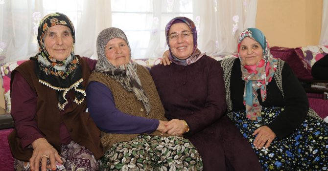 ÜMMÜ ŞAHİN KUMKÖY SAKİNLERİYLE BULUŞTU