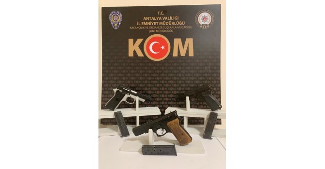 Otobüs terminalinde meyve çuvalı içinde ruhsatsız silah ele geçirildi