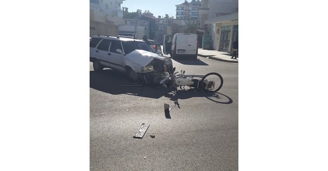 Otomobil ile motosiklet çarpıştı: 1 yaralı