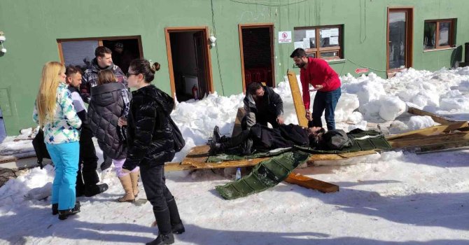 Saklıkent kayak merkezinde sundurma çöktü: 2 yaralı