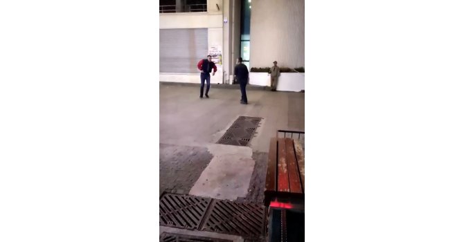 Kavga ettiği kişiyi bıçaklamaya çalıştı