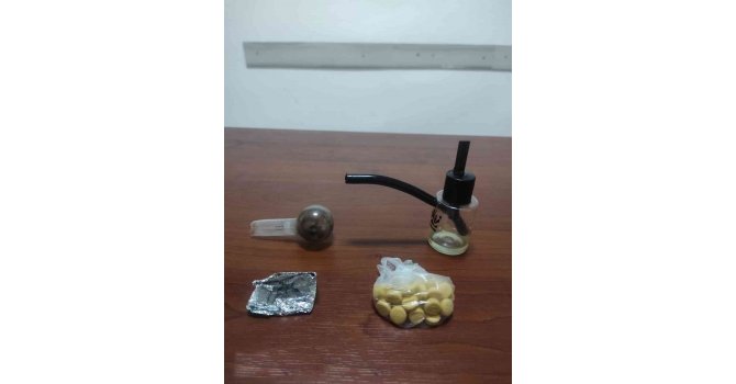 Yakalanan hırsızlık şüphelisinin üzerinden uyuşturucu maddeler çıktı