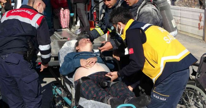 Apartmanı saran alevlerin dumanı engelli vatandaşı zehirlendi