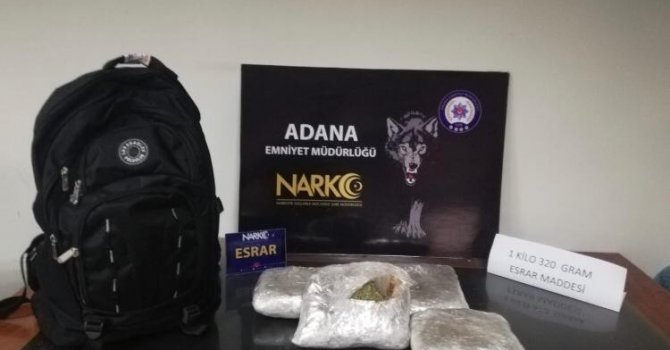 Sırt çantasından 1 kilo 320 gram esrar ele geçirildi