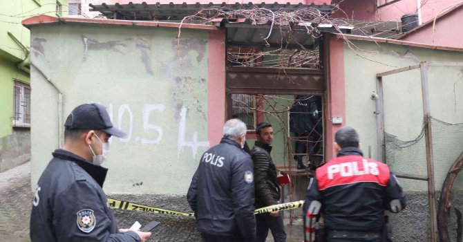 Yalnız yaşayan yaşlı kadın yanarak hayatını kaybetti