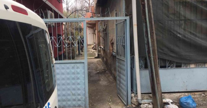 Genç kız sığındığı evde vuruldu